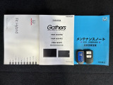スマートキーは鍵をバッグに入れたままでもドアロックの開閉やエンジンのON・OFFができます。夜間や雨の日も鍵を探さなくて良いので便利です。