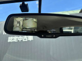 ルームミラーに車を上からみた映像が映るので、駐車の際や狭い道を通る時に運転のサポートをしてくれ安心です!