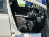 運転席も広々でゆったり気分で運転できます♪