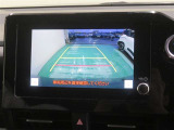 車両後方の映像を映すバックモニター。進路を確認しながら安全に車庫入れできます。