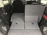 後部座席を倒すとかなりの広さがあり大きな荷物もラクラク積めますよ!