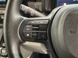ステアリングにオーディオ操作スイッチが付いています。オーディオ画面に直接タッチしなくても操作が出来ますので、運転に集中できます。