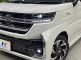 【LEDヘッドライト】悪天候や夜間走行時も良好な視界を確保し安心して運転できる高輝度LEDヘッドライトを装備!点灯速度が早く、消費電力も抑えられています。