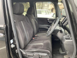 座り心地の良いシートが快適なドライブをサポート。運転席からの視界も広く、運転に集中できます。上質な空間をご堪能ください。