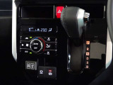 電動パーキングブレーキ・ブレーキホールドを装備してます。ホールド機能は信号待ちが多い一般道で疲労軽減になり、大好評です!