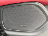 ●harman/kardonサウンドシステム:オーディオ専門メーカーが手掛けるプレミアムスピーカーを装備。多数のスピーカーから、音の粒立ちまで分かる高品質な音楽をお楽しみいただけます。
