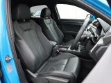 Audi車はどの車種も全てレザーハンドルです。そこにはAudiのこだわりがあり質感の高いレザーでしっかりと手に馴染み、高級感を演出します。