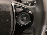 【クルーズコントロール】アクセルペダルを踏まずに一定の車速で走行できますので、高速道路など加減速の少ない道で便利です♪長距離ドライブの疲れを軽減してくれる、嬉しい装備ですよね♪