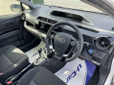コンパクトカーならではの取り回しの良さと、見晴らしの良い運転席が魅力のヴィッツ!インパネ周りもすっきりしており、運転初心者の方でも安心・快適にドライブを楽しめます。状態も良好ですのでぜひ現車を!