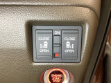 リアドアは乗り降りに便利な両側電動スライドドアです。また運転席に座っていながらスイッチ操作で自在にスライドドアを開け閉めできます。