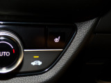 【シートヒーター】シートヒーター装備車です。寒い冬に乗車中とても暖かく快適に移動できます。冷え性の方にピッタリの装備です!