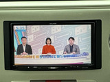 停車中に番組を視聴できるTV機能。ニュースやドラマなど、お気に入りの番組でリラックスした時間を過ごせます。快適な空間を演出します。