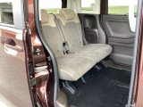 スライドドアなら狭い駐車場でもドアをぶつける心配がありません。ステップが低く乗り降りもしやすいです。