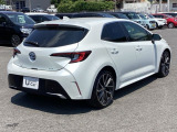高効率なエンジンをモーターがアシストして走行中の燃費消費を抑えるハイブリッド。停車中もアイドリングストップにより燃費消費と排出ガスをなくします。