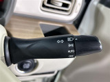【オートライト(AUTO)】外の明るさをシステムが感知して、自動でヘッドライトが点灯します。ヘッドライトをつけ忘れを防ぐ便利機能です。