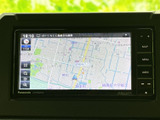 鮮明な地図表示で、目的地までスムーズに案内。道に迷う心配なく、初めての場所へのドライブも安心です。