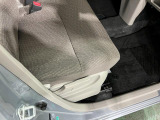 痛みの出やすい運転席シートの角、フロアマット、座面、ともに良好です