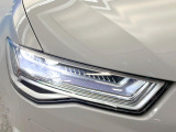 ●LEDハイビームが多数独立で存在し、ハイビーム時に対向車や前方を走る車の部分をロービームに切り替えが可能!!シーケンシャルウインカーも装備!!