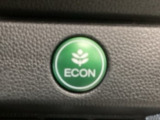 ★ECONスイッチ★ エコドライブを加速しよう!スイッチをONにすると、運転の仕方によるロスを抑え込み燃費をよくするようクルマが頑張ります(*^ー^*)燃費向上にチャレンジ♪