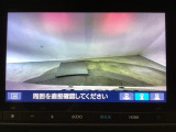 【バックカメラ】運転が苦手な方も車庫入れラクラクです!ギアをリバースに入れれば自動的に切り換わりますので、面倒な操作は不要です♪狭い駐車場もお車を傷つけず安心ですね!