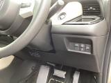 左側に高速で便利なETCがあり、横滑りを防ぐVSAなどのスイッチは、運転席の右側、手の届きやすい位置にあります。