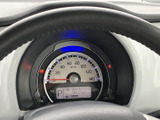 視認性の高いメーターで、速度や走行距離をしっかり把握できます。運転に必要な情報を的確に伝えるデザインです。