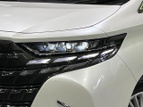 【三眼LEDヘッドライト】スタイリッシュな見た目の三眼LEDヘッドライトを装備♪スタイルだけでなく、夜間の走行も視界良好で安心してお乗りいただけます。