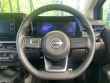 インテリアに合わせたデザインのステアリングは、運転される方のことも考え、運転しやすい形状、大きさです。是非一度、実際に触ってお確かめください。