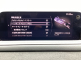 ハンドル操作をアシストすることにより車線からの逸脱回避を支援します。