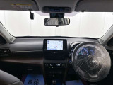 落ち着いたカラーの内装で、ゆったりと運転したい方に。