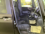 フィット感のあるシート。しっかりと支えてくれるので、長時間の運転を快適にサポートしてくれます。