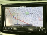 高精細な地図データで、目的地までスムーズに案内。渋滞情報もリアルタイムで確認でき、効率的なルート選択をサポートします。