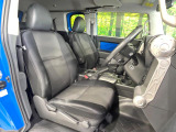 運転席まわりには十分なスペースがあり、大柄な方でもゆったり運転していただける環境です。