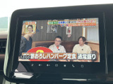 後席でも楽しめるモニターが搭載。長距離移動も退屈せず、快適に過ごせる空間を演出します。