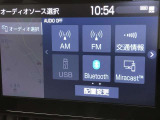 Bluetooth(ブルートゥース)接続機能付き。スマートフォンなどからお気に入りの音楽をワイヤレス再生できます。ドライブがさらに楽しくなりますね。