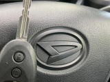 【キーレス】少し離れた場所からでもボタン一つでドアの開錠・施錠ができるのでとっても便利!ドアの鍵穴周りに傷をつけることもありません♪