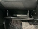車検証入れになどにも使える便利な収納BOXあります。