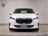 【キドニーグリル】BMWは約90年もの間、ほぼ全ての車両にひと目でBMWだと分かるこの特徴的なフロントグリルが備えられ、デザイン・アイコンとして親しまれてきました。
