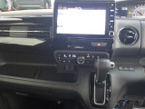 運転席から各種ボタンの操作がしやすいように設計されたデザイン。ドライブなでもスマートに操作ができます♪