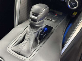 シンプルなストレート式フロアシフト!シフト操作簡単でらくらく!