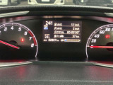 視認性に優れたメーターを採用しており、走行中でも車速や情報が分かりやすく表示されます。運転時の視線移動をむりのない範囲に抑え、快適で安心感のあるドライブをサポートします。