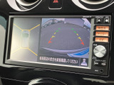 後方の状況を画面で確認できるので、狭い場所での駐車や車庫入れが格段に楽になります。