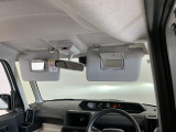 【サンバイザー】車内で身だしなみを整えるためのバニティミラー付き♪お化粧直しや髪型のチェックに活用できます。