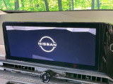 【メーカー純正ナビ】インテリアに溶け込むスタイリッシュな「専用設計」メーカーナビを装備♪視認性や操作性など基本性能にも優れ、より上質なカーライフをお楽しみいただけます。