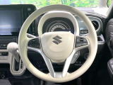インテリアに合わせたデザインのステアリングは、運転される方のことも考え、運転しやすい形状、大きさです。是非一度、実際に触ってお確かめください。