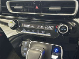 オートエアコンは温度を設定するだけで、自動で風量などを設定してくれます。運転しながら操作も必要ないので、安全性も向上します。
