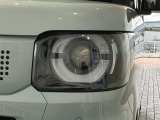 LEDヘッドライトは、点灯の瞬間から最大光量を発揮し、突然暗くなるトンネルなどでの安定感を高めます。