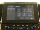 いまや必須装備「ナビゲーション」搭載!知らない場所にスイスイッとドライブ。もう、これなしではハンドルを握れませんね!でも運転中の操作は危険ですのでご注意ですね☆