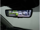 デジタルインナーミラー装備!車両後方のカメラの映像をデジタル補正で視認性を向上させてインナーミラー内に表示します♪視界を遮るものがなく、後席に同乗者がいても後方を確認しやすく安心です♪