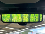 【スマートリヤビューミラー】後席の大きな荷物や同乗者で後方が確認しづらい時でも安心!カメラが撮影した車両後方の映像をルームミラー内に表示。クリアな視界で状況の確認が可能です!